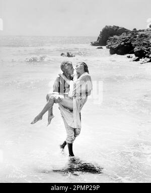 Jeff Chandler, Esther Williams, sur le tournage du film, 'Raw Wind in Eden', Universal Pictures, 1958 Banque D'Images