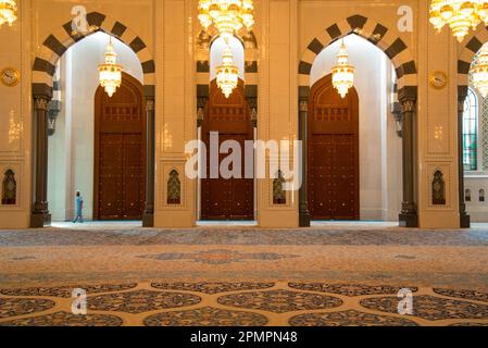 Arcs décorés dans la Grande Mosquée Sultan Qaboos à Mascate ; Mascate, Oman Banque D'Images