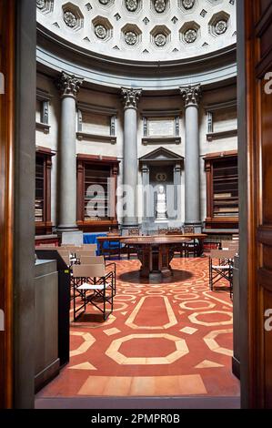 Visite de la Bibliothèque Laurentienne (Biblioteca Medicea Laurenziana) à Florence, Italie Banque D'Images