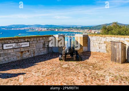 GIBRALTAR, Royaume-Uni - 10 MARS 2023 : ancienne batterie de canon historique sur le rocher supérieur. La batterie de la reine Charlotte est une batterie d'artillerie de 1727 à Gibraltar Banque D'Images