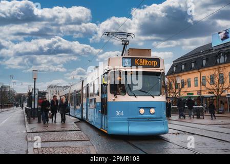 Tramway classique dans une rue de Göteborg en Suède. Banque D'Images