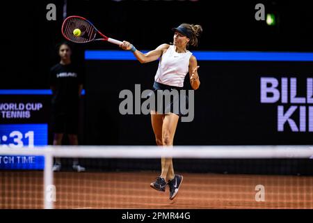 Stuttgart, Allemagne. 14th avril 2023. Tennis, femmes: Billie Jean King Cup - cycle de qualification, Allemagne - Brésil, Porsche Arena. Tatjana Maria d'Allemagne en action. Crédit : Tom Weller/dpa/Alay Live News Banque D'Images