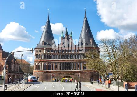 15th Century Holstentor (porte Holsten), Holstentorplatz, Lübeck, Schleswig-Holstein, République fédérale d'Allemagne Banque D'Images
