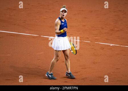 Stuttgart, Allemagne. 14th avril 2023. Tennis, femmes: Billie Jean King Cup - cycle de qualification, Allemagne - Brésil, Porsche Arena. Laura Pigossi du Brésil en action. Crédit : Tom Weller/dpa/Alay Live News Banque D'Images
