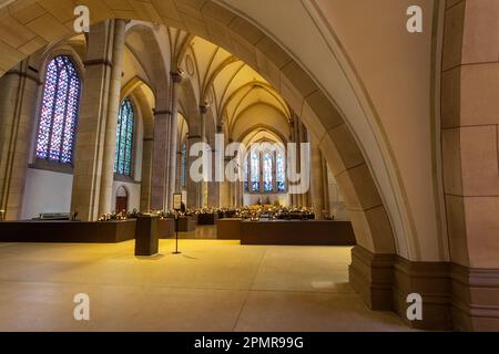 Dortmund, Allemagne - 05 janvier 2023 : interier de la basilique de Dortmund. Religion Banque D'Images