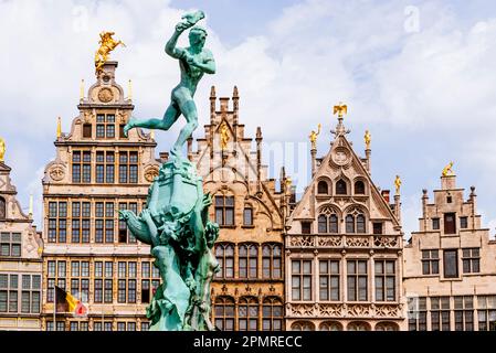 Guild maisons dans la Grote Markt avec la fontaine Brabo. Guild Houses à Grote Markt, est une rangée de maisons de guildes initialement construites autour de 1580. Pendant le Banque D'Images