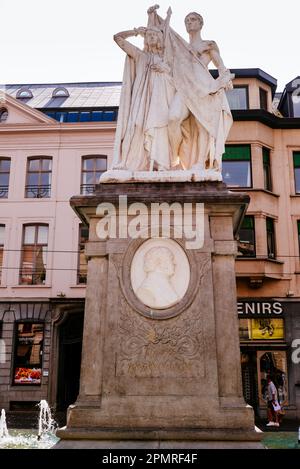 Monument à Jan Frans Willems. Jan Frans Willems était écrivain et père flamand du mouvement flamand. La statue est du sculpteur Isidore de Rud Banque D'Images