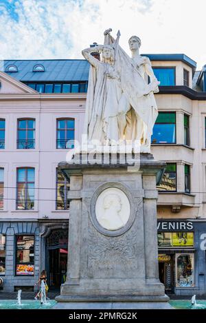 Monument à Jan Frans Willems. Jan Frans Willems était écrivain et père flamand du mouvement flamand. La statue est du sculpteur Isidore de Rud Banque D'Images