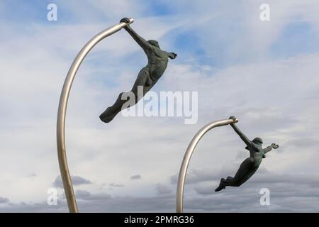 Statue Amor al Viento (l'Amour du vent) sur la rive, Puerto Natales, Patagonie, Chili Banque D'Images