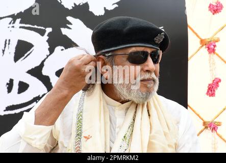 Mumbai, Inde. 14th avril 2023. L'acteur de Bollywood Mithun Chakraborty ajuste ses cheveux lors de l'événement de levée de rideau de son prochain film 'Bad Boy' à Mumbai. Le film sera sorti dans les théâtres le 28th avril 2023. (Photo par Ashish Vaishnav/SOPA Images/Sipa USA) crédit: SIPA USA/Alay Live News Banque D'Images