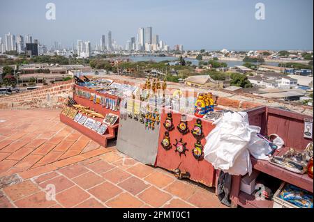 Cartagena, Colombie - 31 mars 2023 : vendeurs locaux à la forteresse de San Felipe de Barajas. Banque D'Images