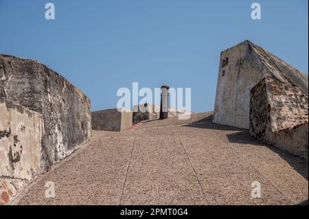 Vue sur les remparts de la forteresse de San Felipe de Barajas. Banque D'Images