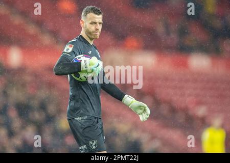 Le gardien de but de la ville de Norwich Angus Gunn s'occupe du ballon dans des conditions très humides lors du match de championnat Sky Bet entre Middlesbrough et Norwich City au stade Riverside, à Middlesbrough, le vendredi 14th avril 2023. (Photo : Trevor Wilkinson | MI News) Credit: MI News & Sport /Alay Live News Banque D'Images