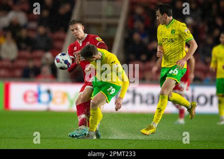 Marcus Forss de Middlesbrough lance des défis pour le ballon avec Jacob Lungi Sorensen de Norwich City lors du match de championnat Sky Bet entre Middlesbrough et Norwich City au stade Riverside, à Middlesbrough, le vendredi 14th avril 2023. (Photo : Trevor Wilkinson | MI News) Credit: MI News & Sport /Alay Live News Banque D'Images