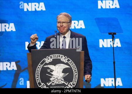 INDIANAPOLIS, INDIANA - 14 AVRIL : Wayne LaPierre, vice-président exécutif et chef de la direction de l'ARN, s'adresse aux invités du Forum de leadership de l'ARN-ILA 2023 sur 13 avril 2023, à Indianapolis, dans l'Indiana. Le forum fait partie des réunions et expositions annuelles de la National Rifle Association, qui commencent aujourd'hui et se tiennent jusqu'au dimanche. (Photo de Jeremy Hogan/The Bloomingtonian) Banque D'Images