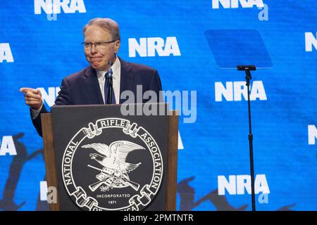 INDIANAPOLIS, INDIANA - 14 AVRIL : Wayne LaPierre, vice-président exécutif et chef de la direction de l'ARN, s'adresse aux invités du Forum de leadership de l'ARN-ILA 2023 sur 13 avril 2023, à Indianapolis, dans l'Indiana. Le forum fait partie des réunions et expositions annuelles de la National Rifle Association, qui commencent aujourd'hui et se tiennent jusqu'au dimanche. (Photo de Jeremy Hogan/The Bloomingtonian) Banque D'Images