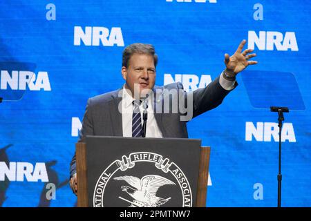 INDIANAPOLIS, INDIANA - 14 AVRIL : le gouverneur du New Hampshire, Chris Sununu, s'adresse aux invités du forum de leadership de l'ARN-ILA 2023 sur 14 avril 2023, à Indianapolis, Indiana. Le forum fait partie des réunions et expositions annuelles de la National Rifle Association, qui commencent aujourd'hui et se tiennent jusqu'au dimanche. (Photo de Jeremy Hogan/The Bloomingtonian) Banque D'Images