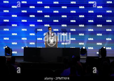 INDIANAPOLIS, INDIANA - 14 AVRIL : le candidat républicain à la présidence Vivek Ramaswamy s'adresse aux invités du Forum de leadership de la NRA-ILA 2023 sur 14 avril 2023 à Indianapolis, Indiana. Le forum fait partie des réunions et expositions annuelles de la National Rifle Association, qui commencent aujourd'hui et se tiennent jusqu'au dimanche. (Photo de Jeremy Hogan/The Bloomingtonian) Banque D'Images