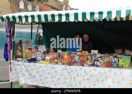 Fournitures porte à porte pour animaux au Stow on the Wold Cotswold Festival 2017. Banque D'Images