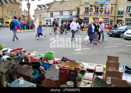 Fournitures porte à porte pour animaux au Stow on the Wold Cotswold Festival 2017. Banque D'Images