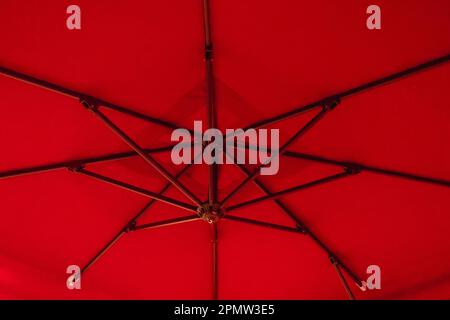 Parasol de jardin à baldaquin pour la protection contre le soleil. Banque D'Images