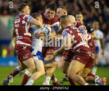 Warrington, Cheshire, Angleterre 14th avril 2023. Matt Duffy de Warrington s'est attaqué, pendant Warrington Wolves V Wigan Warriors Rugby League football Club au stade Halliwell Jones, The Betfred Super League, Warrington (Credit image: ©Cody Froggatt/Alay Live news) Banque D'Images