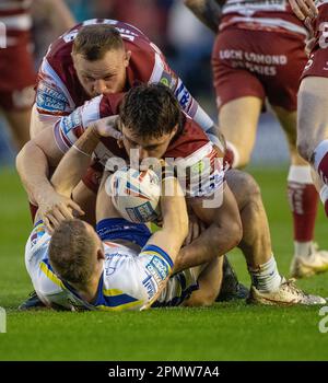 Warrington, Cheshire, Angleterre 14th avril 2023. Matt Duffy de Warrington s'est attaqué, pendant Warrington Wolves V Wigan Warriors Rugby League football Club au stade Halliwell Jones, The Betfred Super League, Warrington (Credit image: ©Cody Froggatt/Alay Live news) Banque D'Images