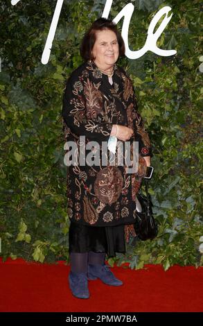 Suzy Menkes participe aux Fashion Awards 2021 au Royal Albert Hall de Londres, en Angleterre. Banque D'Images