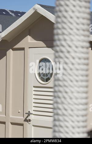 Beach Hut avec un pôle fabriqué à Rope, Italie. Banque D'Images