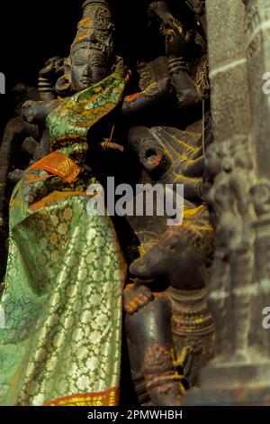 Ancienne statue de Durga Mahishasuramardini. Durga tuant le démon Buffalo avec son arme trident AKA trishula. Déesse hindoue à huit mains. Certains Banque D'Images