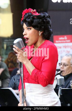 New York, NY, États-Unis. 14th avril 2023. Anna Uzele photographiée comme la troupe de Broadway New York, New York se produit sur Good Morning America sur 14 avril 2023. Crédit : RW/Media Punch/Alamy Live News Banque D'Images