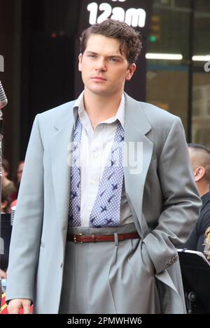 New York, NY, États-Unis. 14th avril 2023. Colton Ryan photographié comme la troupe de Broadway New York, New York se produit sur Good Morning America sur 14 avril 2023. Crédit : RW/Media Punch/Alamy Live News Banque D'Images