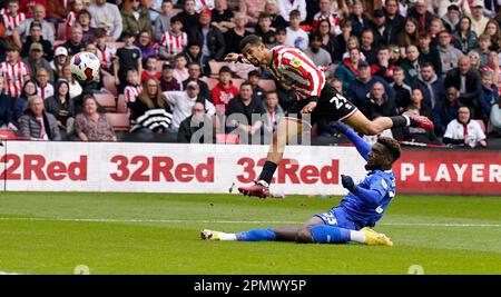 Sheffield, Royaume-Uni. 15th avril 2023. Lliman Ndiaye, de Sheffield Utd, tire à son but lors du match du championnat Sky Bet à Bramall Lane, Sheffield. Le crédit photo devrait se lire: Andrew Yates/Sportimage crédit: Sportimage/Alay Live News Banque D'Images