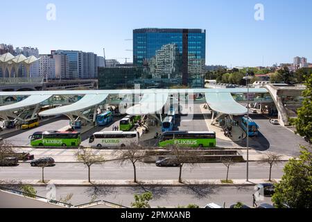 Lissabon, Portugal. 06th avril 2023. Les bus s'arrêtent à la gare routière Oriente. Crédit : Viola Lopes/dpa/Alamy Live News Banque D'Images