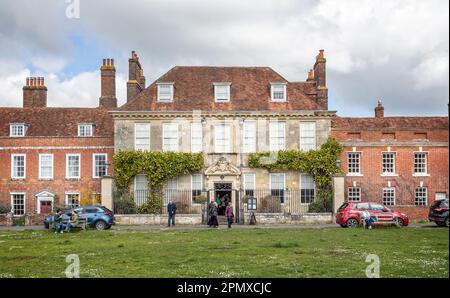 Maison historique de Mompesson, place des accords, à côté de la cathédrale de Salisbury, Salisbury, Wiltshire, Royaume-Uni, le 15 avril 2023 Banque D'Images
