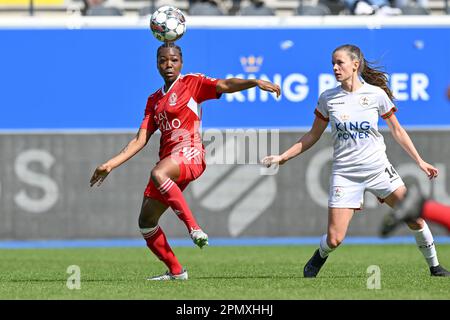 Louvain, Belgique. 15th avril 2023. Lakeesha Eijken (11) de Standard et Shari Van Belle (14) de OHL photographié pendant un match de football féminin entre Oud Heverlee Leuven et Standard Femina de Liège le jour de match 5th en jeu 1 de la saison 2022 - 2023 de la Super League belge Lotto Womens , Le samedi 15 avril 2023 à Louvain , Belgique . PHOTO SPORTPIX | David Catry Credit: Sportpix/Alay Live News Banque D'Images