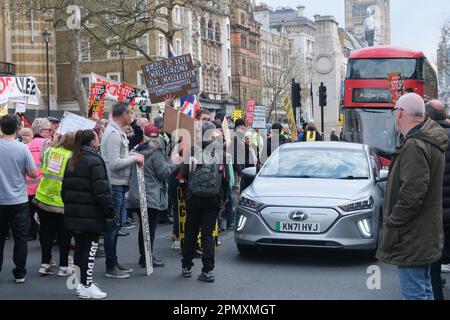 Whitehall, Londres, Royaume-Uni. 15th avril 2023. Contre les manifestants ULEZ à Whitehall. Crédit : Matthew Chattle/Alay Live News Banque D'Images