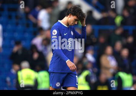 Joao Felix de Chelsea semble abattu après le coup de sifflet final dans le match de la Premier League à Stamford Bridge, Londres. Date de la photo: Samedi 15 avril 2023. Banque D'Images