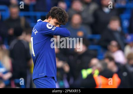 Joao Felix de Chelsea semble abattu après le coup de sifflet final dans le match de la Premier League à Stamford Bridge, Londres. Date de la photo: Samedi 15 avril 2023. Banque D'Images