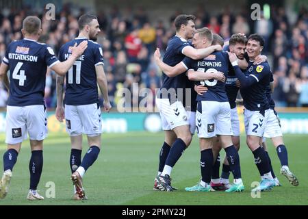 Londres, Royaume-Uni. 15th avril 2023. Tom Bradshaw, de Millwall, fête son but d'ouverture lors du match de championnat EFL Sky Bet entre Millwall et Preston North End à la Den, Londres, Angleterre, le 15 avril 2023. Photo de Joshua Smith. Utilisation éditoriale uniquement, licence requise pour une utilisation commerciale. Aucune utilisation dans les Paris, les jeux ou les publications d'un seul club/ligue/joueur. Crédit : UK Sports pics Ltd/Alay Live News Banque D'Images