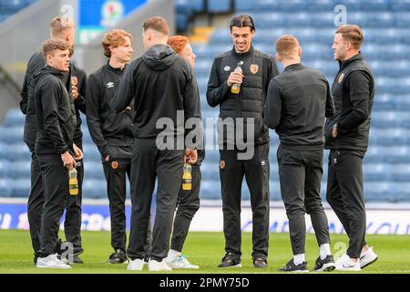 Blackburn, Royaume-Uni. 15th avril 2023. Hull City arrivant à Ewood Park avant le match de championnat Sky Bet Blackburn Rovers vs Hull City à Ewood Park, Blackburn, Royaume-Uni, 15th avril 2023 (photo de Ben Roberts/News Images) à Blackburn, Royaume-Uni le 4/15/2023. (Photo de Ben Roberts/News Images/Sipa USA) crédit: SIPA USA/Alay Live News Banque D'Images