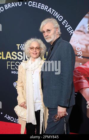 13 avril 2023, Los Angeles, Californie, États-Unis : LOS ANGELES, CALIFORNIE - AVR 13, 2023: Amy Irving, Kenneth Bowser au Festival de film classique de TCM 2023 - Gala de la nuit d'ouverture et première mondiale de Rio Bravo au Théâtre chinois de TCL IMAX (Credit image: © Nina Prommer/ZUMA Press Wire) USAGE ÉDITORIAL SEULEMENT! Non destiné À un usage commercial ! Banque D'Images