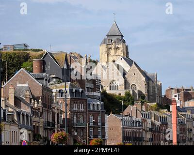 Ville du Treport avec son église Saint Jacques. Le Treport est une commune française, située dans le département de la Seine-Maritime et la région Normandie Banque D'Images