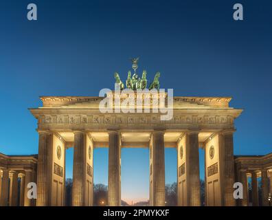 Porte de Brandebourg illuminée la nuit - Berlin, Allemagne Banque D'Images