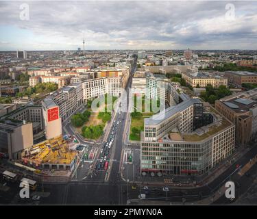 Vue aérienne de la place octogonale de Leipziger Platz et de Berlin Skyline - Berlin, Allemagne Banque D'Images