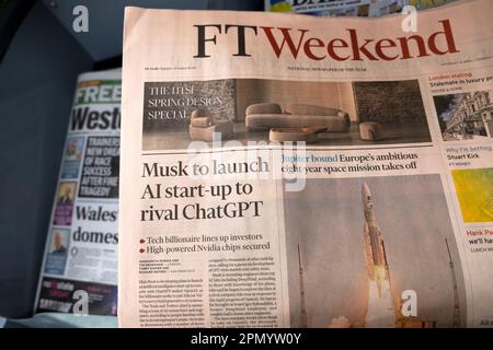 "usk lance ai start up to Rival ChatGPT" Financial Times FT titre du journal page couverture Elon Musk article FTWeekend 15 avril 2023 Londres UK Banque D'Images