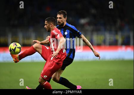 En action pendant la série italienne Un match de football FC Internazionale vs Monza au stade San Siro à Milan, Italie sur 15 avril 2023 Credit: Piero Cruciatti/Alay Live News Banque D'Images