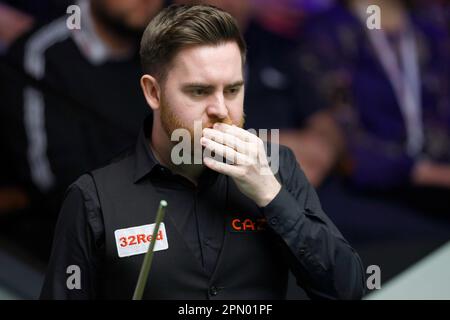 Jak Jones pendant la première journée du Championnat du monde de Snooker de Cazoo au Crucible Theatre, Sheffield. Date de la photo: Samedi 15 avril 2023. Banque D'Images