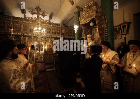 Île de Gokceda, province de Canakkale, Turquie. 16th avril 2023. Le Patriarche Bartholomée de la foi chrétienne orthodoxe a participé à une cérémonie religieuse le jour de Pâques qui s'est tenue à St. George sur l'île Gokceda, située dans la province de Canakkale. (Credit image: © Shady Alassar/ZUMA Press Wire) USAGE ÉDITORIAL SEULEMENT! Non destiné À un usage commercial ! Banque D'Images