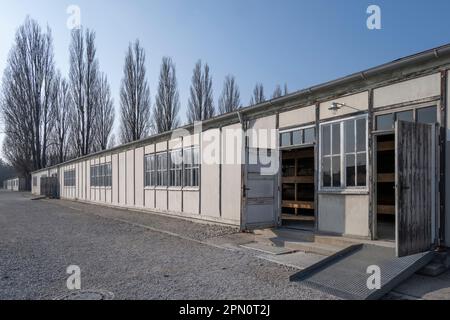 Construction de barrack effectuée en 1965 devant la zone d'appel de roulis au camp de concentration de Dachau avec vue sur les chambres à coucher à l'intérieur Banque D'Images